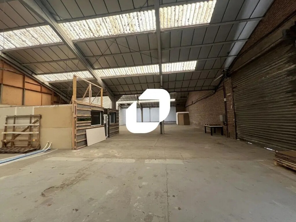 Location Local d'activités 708 m² - Photo 1