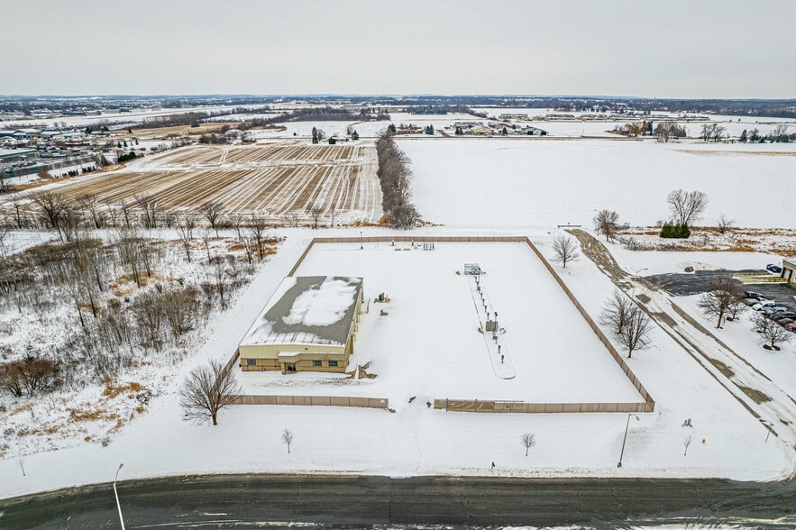 1336 Capital Dr, Fond Du Lac, WI for sale - Aerial - Image 3 of 80