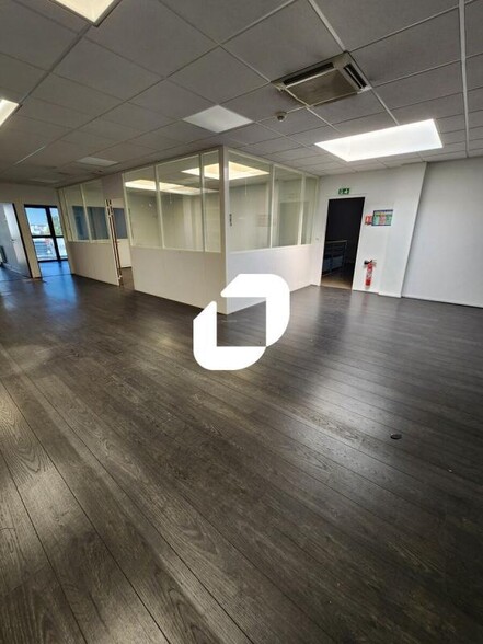 Light Industrial in Villemomble to rent - Building Photo - Image 3 of 9