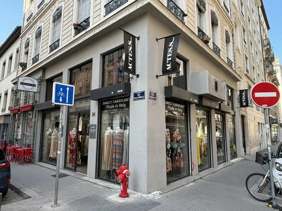 Retail in Lyon to rent Building Photo- Image 1 of 6