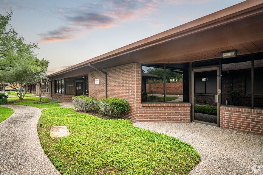 11201 Richmond Ave, Houston, TX for rent - Building Photo - Image 1 of 9