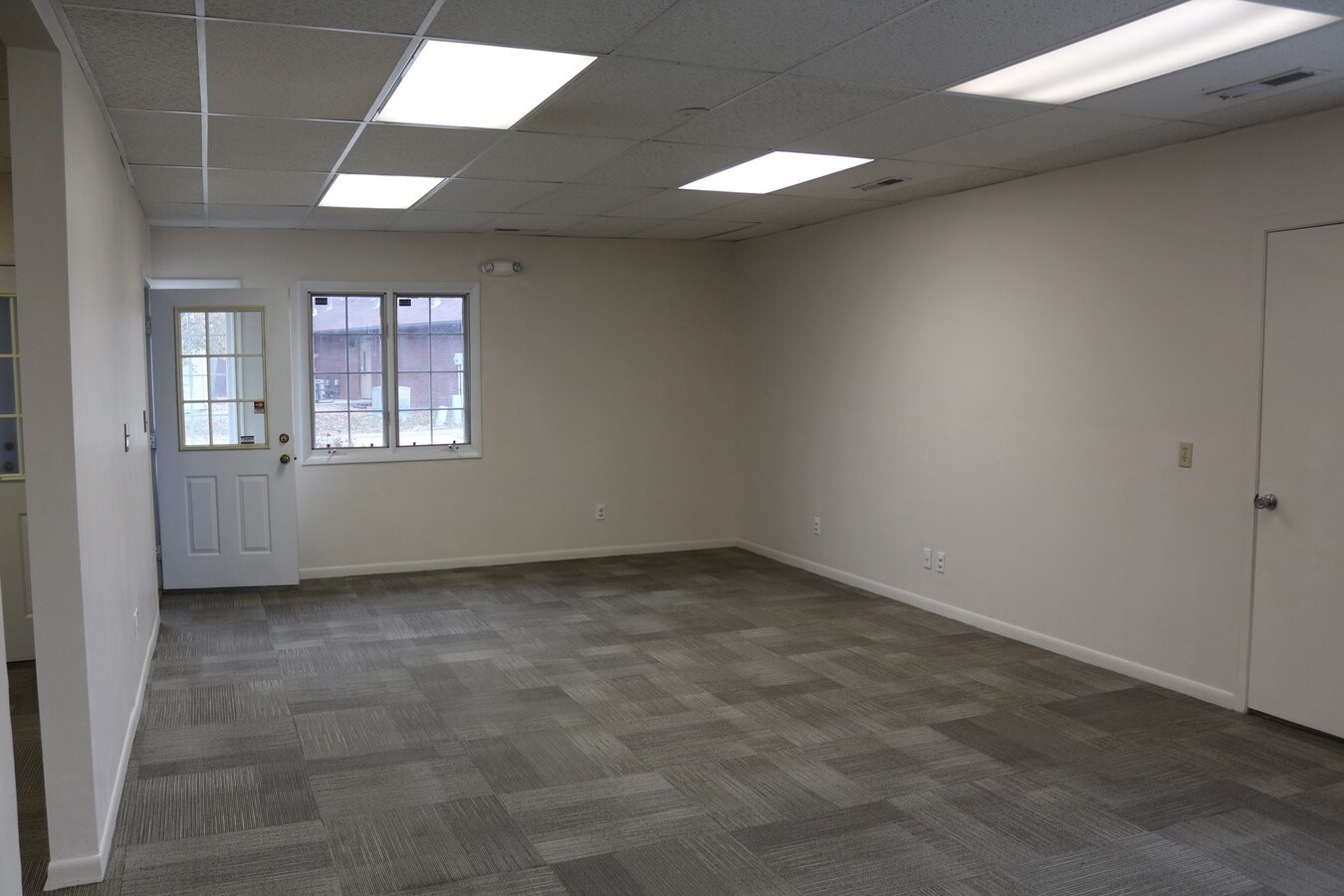 939 Clock Tower Dr, Springfield 62704 UK