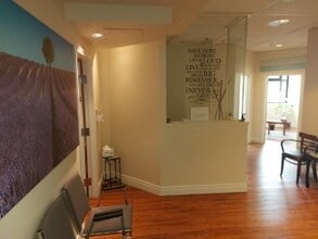 1107 Lorne Park Rd, Mississauga, ON to rent Interior Photo- Image 2 of 4