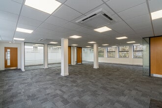 Bond Av, Milton Keynes to rent Interior Photo- Image 2 of 5