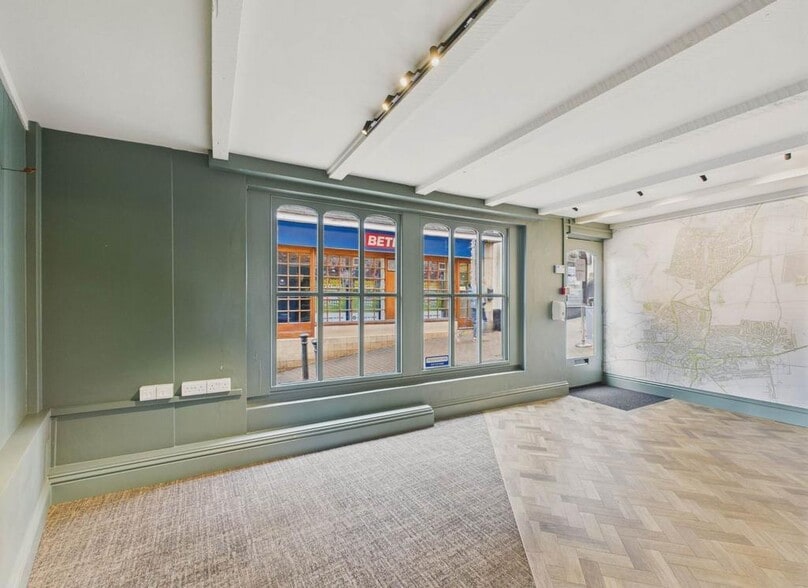 52 Market Pl, Wantage to rent - Building Photo - Image 2 of 8