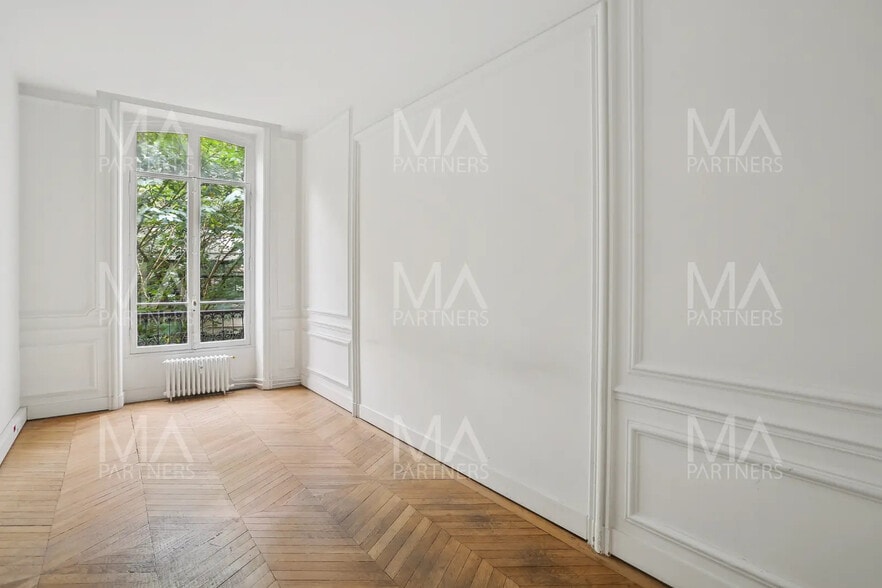 Office in Paris for sale - Building Photo - Image 3 of 6