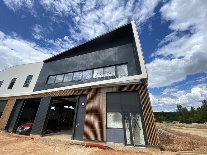 Light Industrial in Plaisir for sale - Building Photo - Image 2 of 8