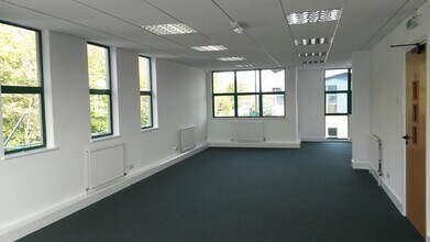 Blenheim Rd, Epsom to rent Interior Photo- Image 2 of 5