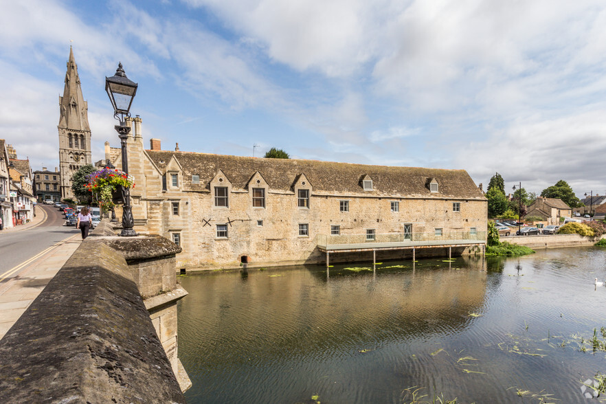 Wharf Rd, Stamford for rent - Primary Photo - Image 1 of 11