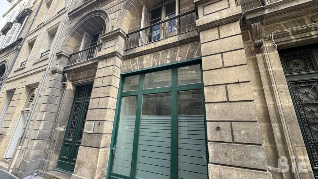 Location Bureaux 70 m² - Photo 1