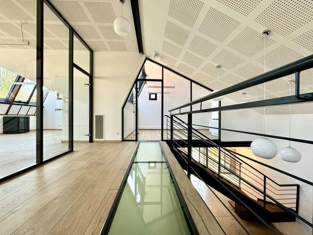 Office in Lyon to rent Interior Photo- Image 1 of 14