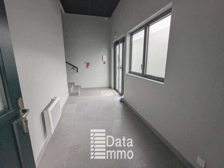 32 Rue Alexandre Volta, Meaux to rent - Building Photo - Image 2 of 10