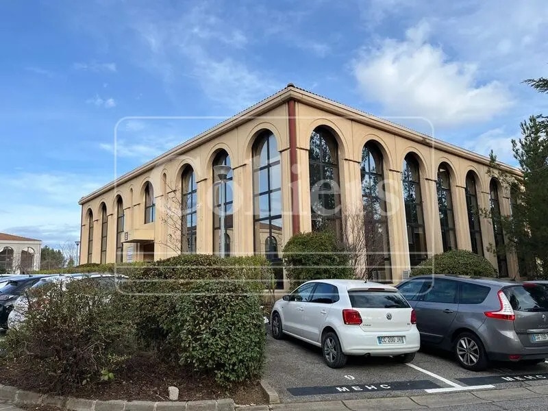 Location Bureaux 244 m² - Photo 1