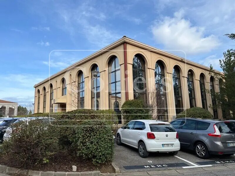 Office in Aix-en-Provence to rent Primary Photo- Image 1 of 8