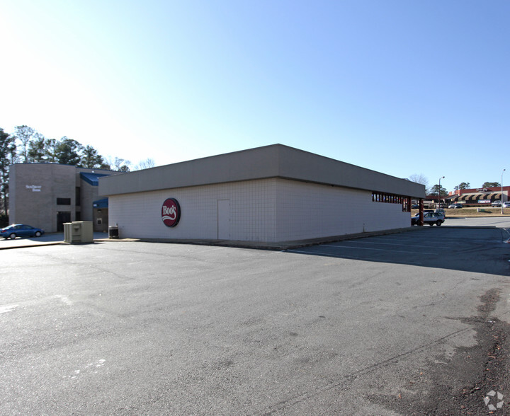 2521 Airport Trwy, Columbus, GA for rent - Building Photo - Image 2 of 2