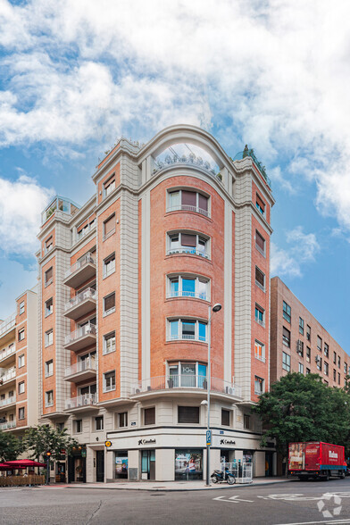 Calle Zurbarán, 8, Madrid, Madrid for rent - Building Photo - Image 2 of 3