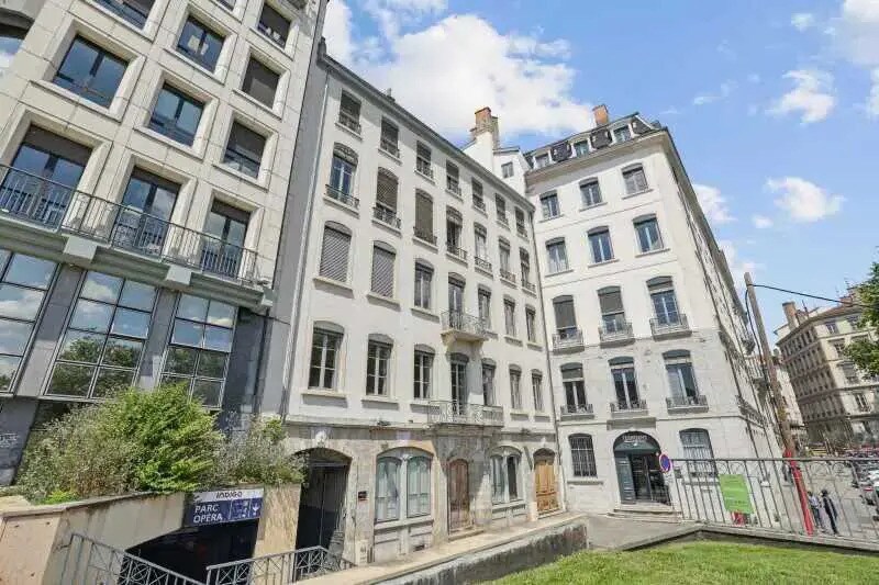 Office in Lyon to rent Building Photo- Image 1 of 10
