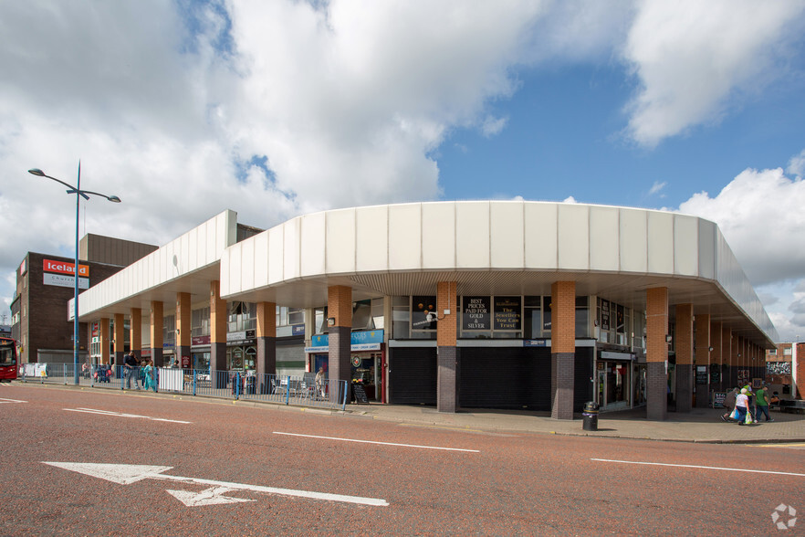 Churchill Shopping Centre, Dudley for rent - Primary Photo - Image 1 of 12