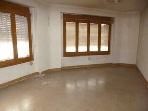 Retail in Tortosa, Tarragona to rent Interior Photo- Image 1 of 3