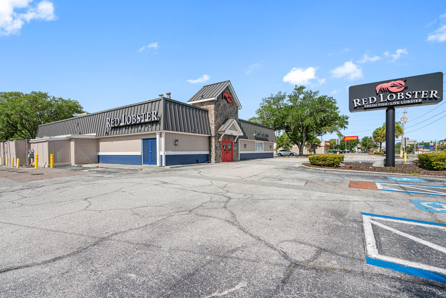 2625 E Busch Blvd, Tampa, FL for rent - Building Photo - Image 1 of 57