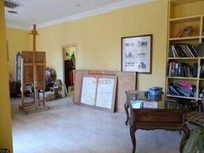 Office / Retail in Cuenca, Cuenca to rent Interior Photo- Image 2 of 9