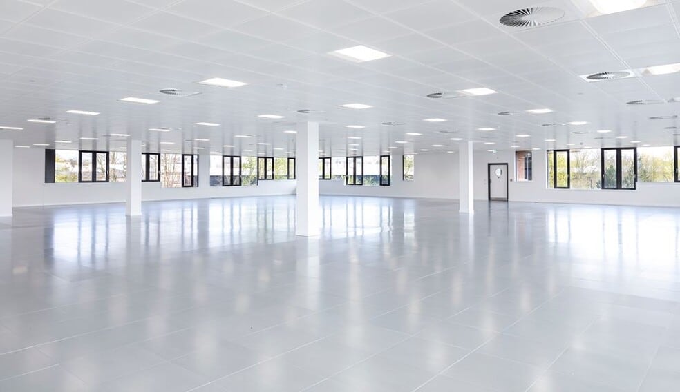 Hatters Ln, Watford to rent - Interior Photo - Image 3 of 12