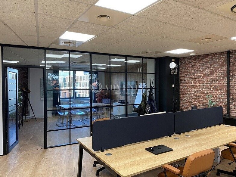 Office in Saint Germain En Laye for sale - Interior Photo - Image 3 of 5