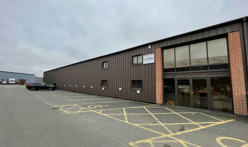 8 Private Rd, Nottingham to rent - Primary Photo - Image 1 of 7
