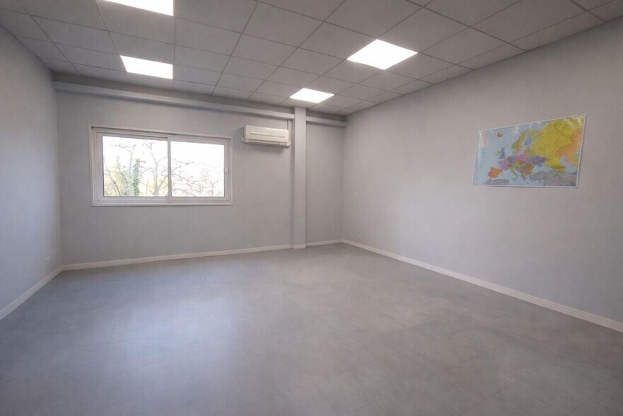 Light Industrial in Toulouse to rent - Interior Photo - Image 3 of 7