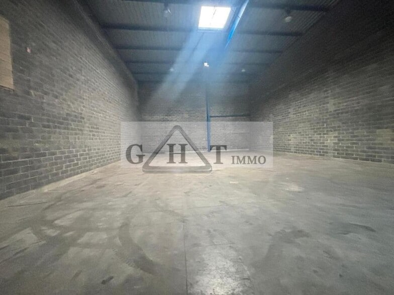 Industrial in Gennevilliers to rent - Interior Photo - Image 2 of 9