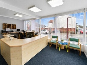 5 Bartlett St, Caerphilly to rent Interior Photo- Image 2 of 3