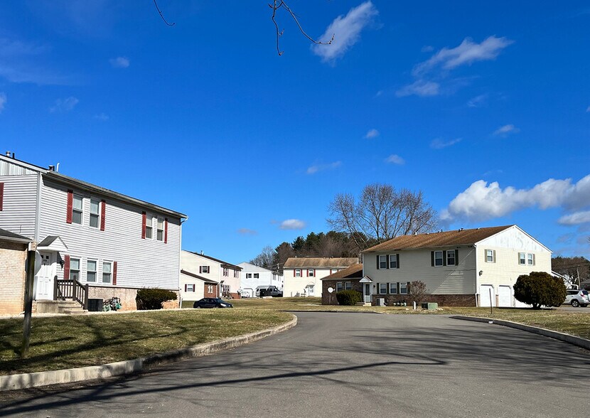 1220 Briar Mnr, Berwick 18603 Briar Manor Apartments UK