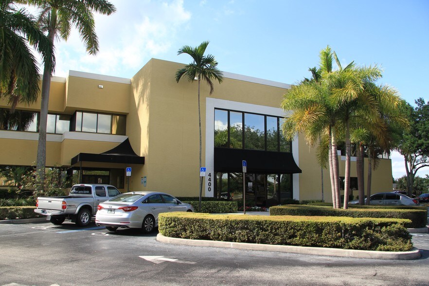 4400 N Congress Ave, West Palm Beach, FL for rent - Primary Photo - Image 1 of 6