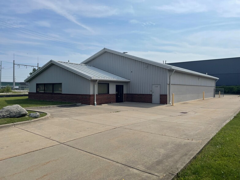 21520 Mullin Ave, Warren, MI for rent - Building Photo - Image 1 of 6