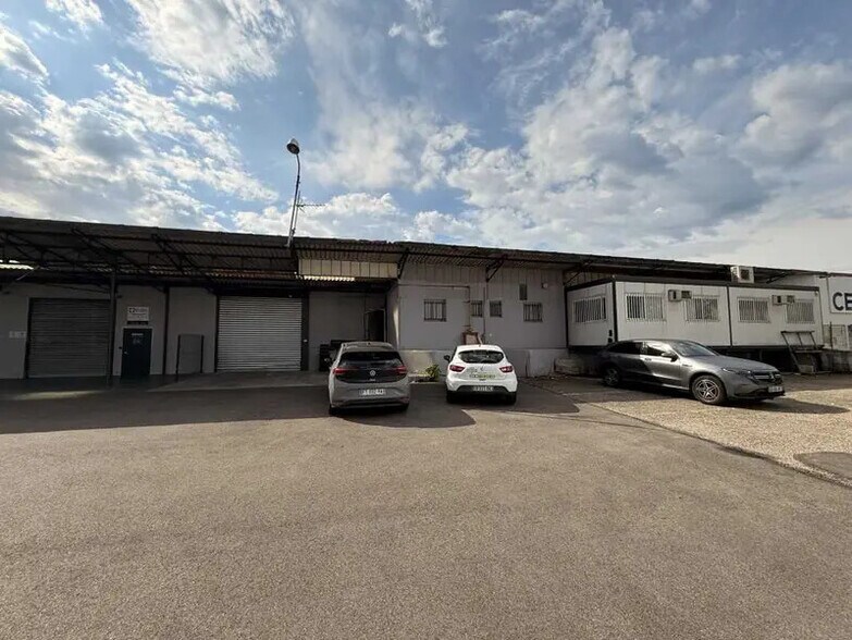Light Industrial in Villeurbanne to rent - Building Photo - Image 2 of 11