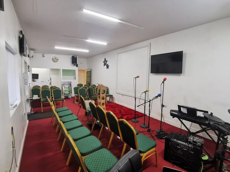 Mill St, Salford for sale - Interior Photo - Image 3 of 11