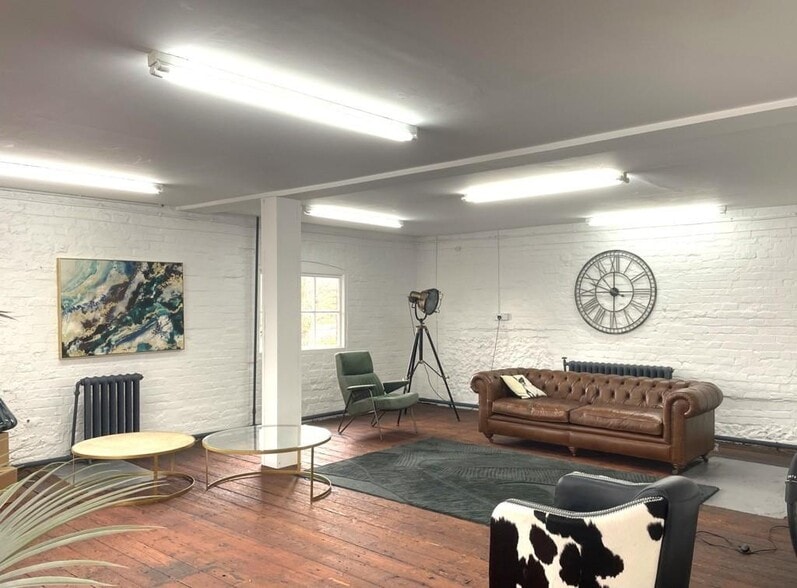 Greys Rd, Henley On Thames to rent - Building Photo - Image 3 of 5