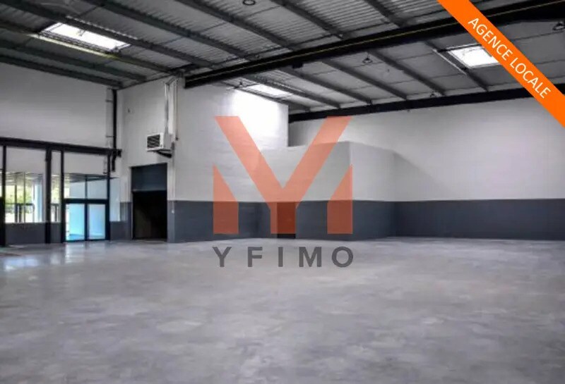 Light Industrial in Louvres to rent - Interior Photo - Image 2 of 7
