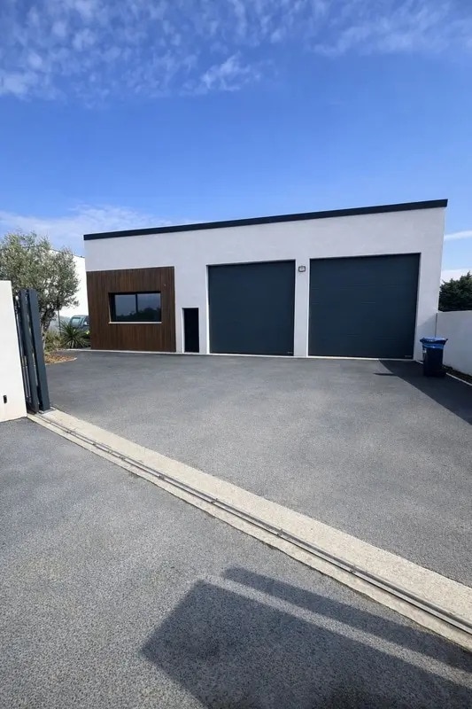 Location Local d'activités 200 m²