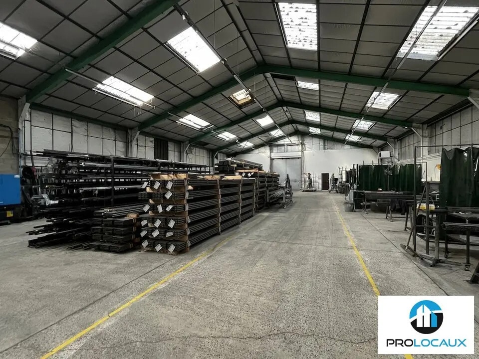 Light Industrial in Creil for sale Interior Photo- Image 1 of 12