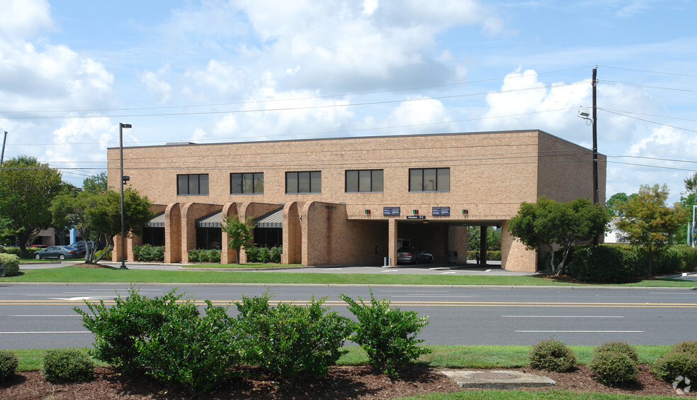 852 Orleans Rd, Charleston, SC for rent - Building Photo - Image 1 of 2