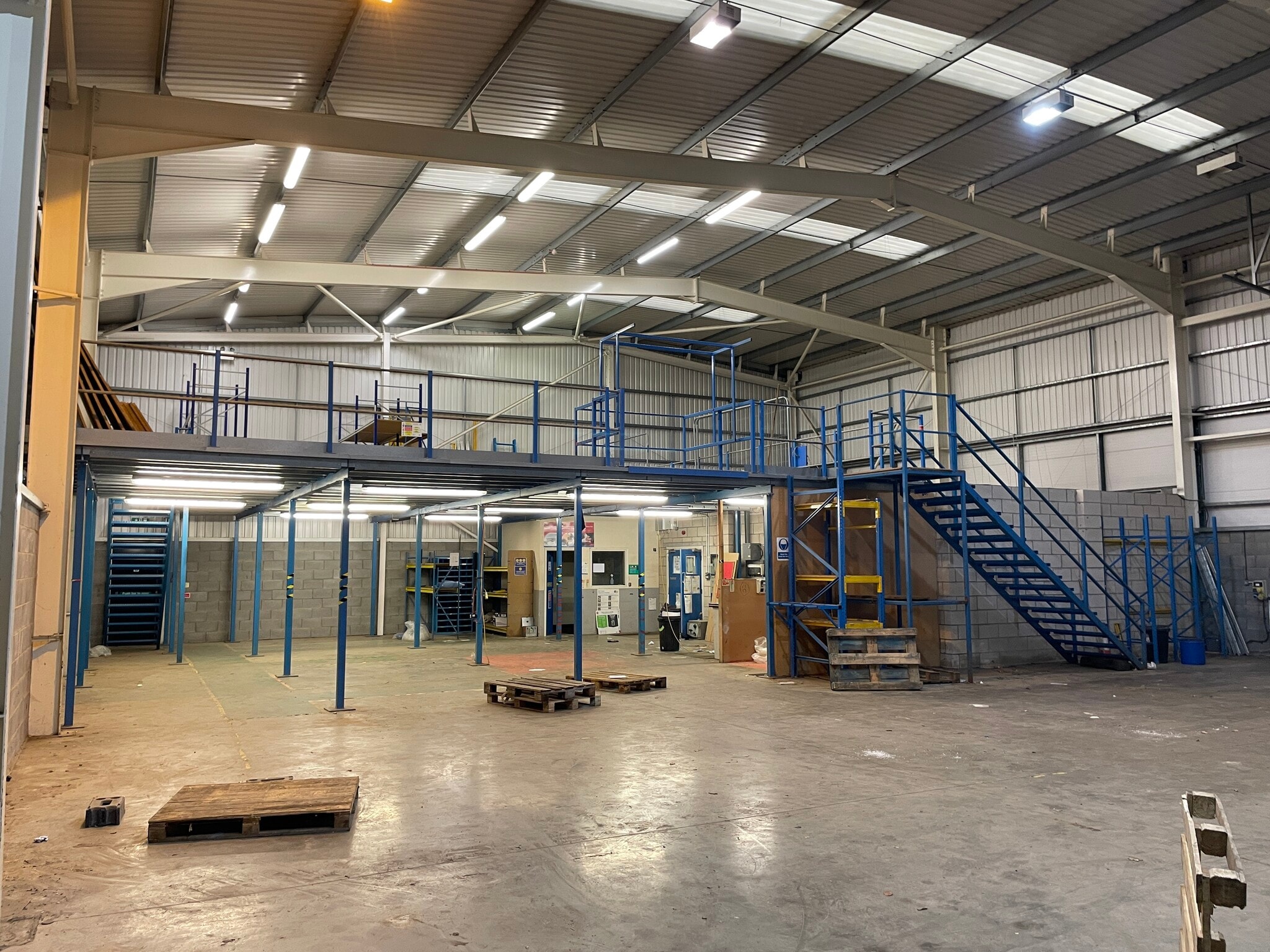 Dixon Clos, Lincoln to rent Building Photo- Image 1 of 7