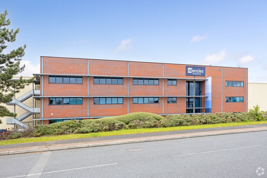Tuscany Way, Normanton to rent - Building Photo - Image 2 of 2