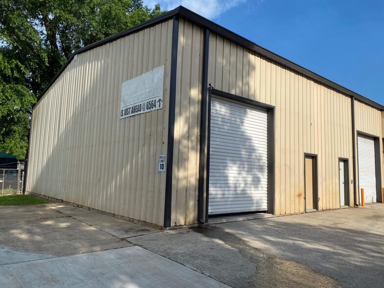 6520 College St, Beaumont, TX for rent - Building Photo - Image 1 of 2