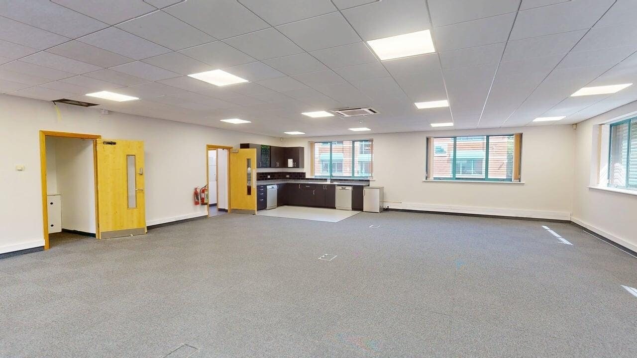 Tancred Clos, Leamington Spa to rent Building Photo- Image 1 of 6