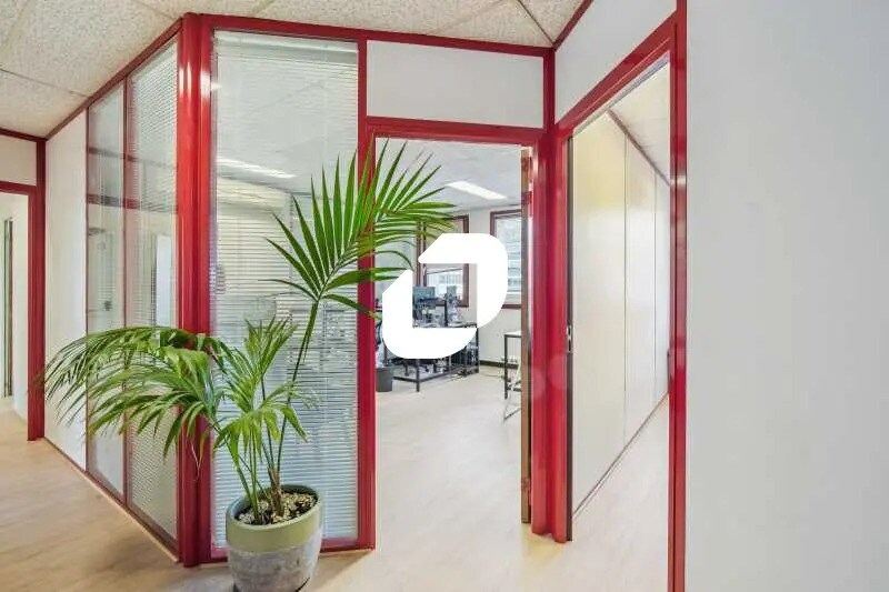 Office in Colombes to rent - Interior Photo - Image 2 of 17