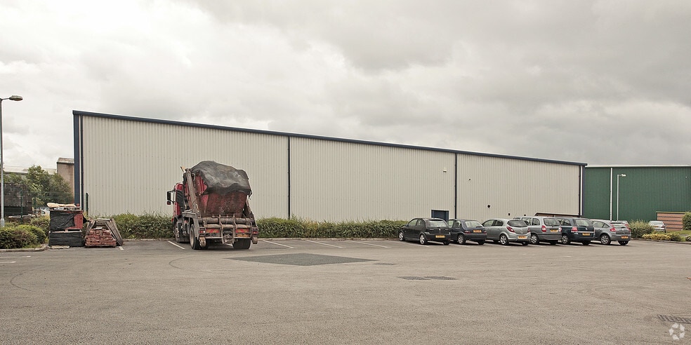 Aspul Court, Walter Leigh Way, Leigh to rent - Building Photo - Image 2 of 4