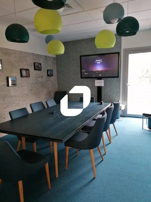 Light Industrial in Saint-Priest to rent Interior Photo- Image 1 of 16