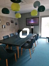 Light Industrial in Saint-Priest to rent Interior Photo- Image 1 of 16