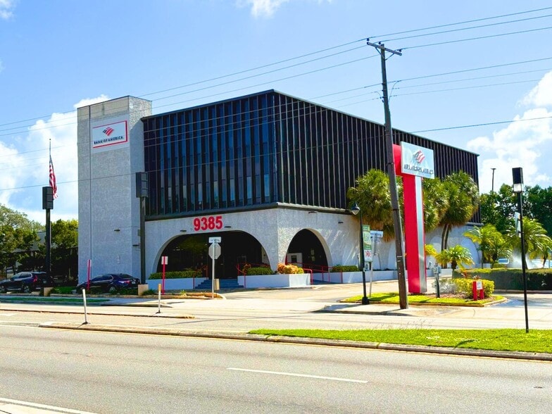 9385 N 56th St, Temple Terrace, FL to rent - Primary Photo - Image 1 of 71